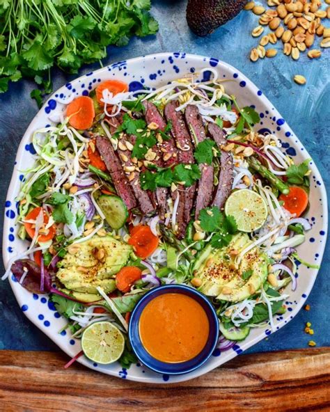 Spicy Thai Beef Salad Emma Olsen Opskrift Salat Ideer Mad Ideer Salat