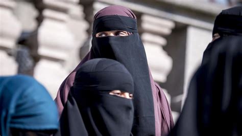 Afghanistan Le Donne Di Nuovo Obbligate A Indossare Il Burqa In Pubblico