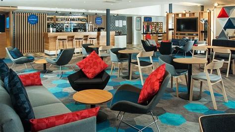 This is handpicked hotel having awesome rooms with great service topped with our 24x7 hotline support. Holiday Inn Express Birmingham NEC - Bar Lounge by Occa ...