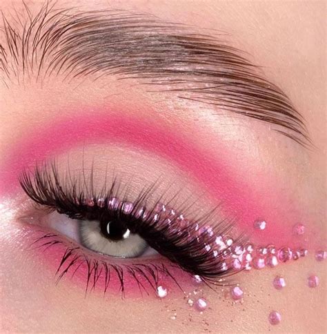 30 Best Bright Eyeshadow Looks Pink Eyeshadow With Pink Crystals In