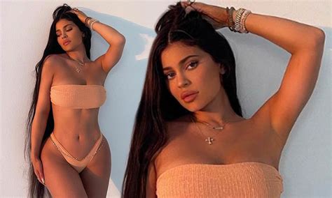 Kylie Jenner Struck Sultry Pose In Sexy Black Two Piece String Bikini Al Bawaba Atelier Yuwa