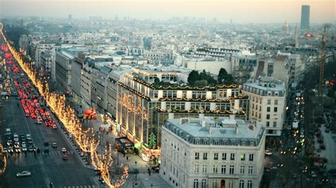 The Essential Guide To Christmas In Paris