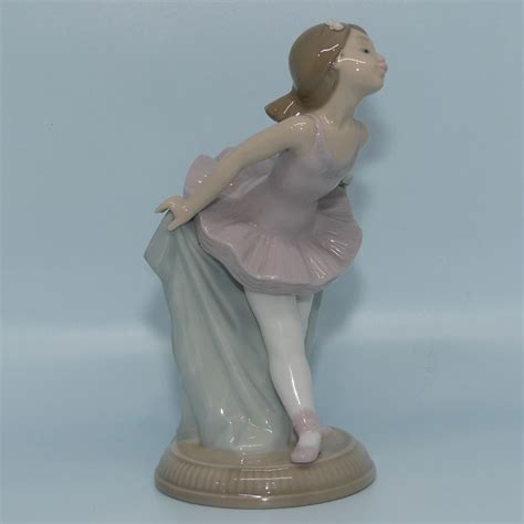 Nao By Lladro Figurine My Recital 1151 Roundabout Antiques