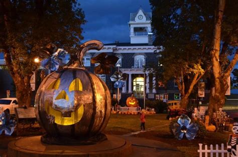 Under wraps is the oldest disney channel halloween movie, having premiered in 1997. Each Year, This City Becomes 'Halloweentown' | Halloween ...