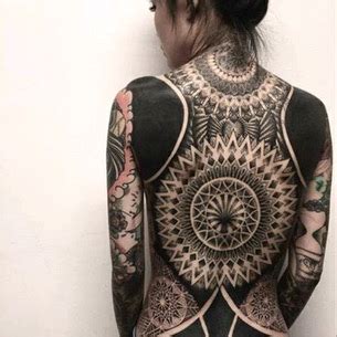 Foto tato keren artis cantik indonesia. 35 Tato Keren di Punggung - Tattoo Design Ideas