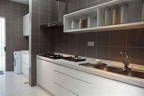 To encourage a more seamless transition between spaces, the kitchen island is attached to the dining table. 14 Wet and Dry Kitchen Design Ideas in Malaysian Homes - Recommend LIVING