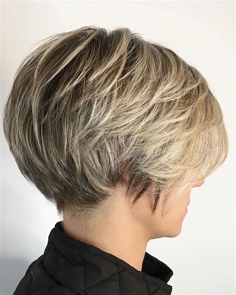 short inverted bob with layers akc714
