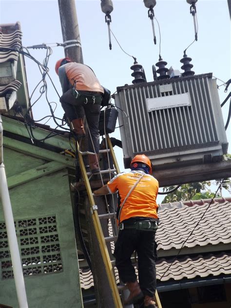 See more of teknisi listrik pln on facebook. hemat listrik: Perbaikan Trafo Listrik PLN Karawang