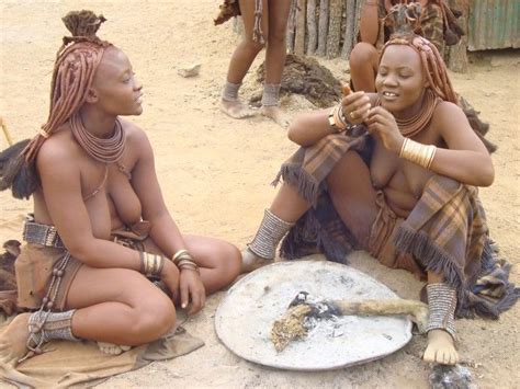 Riesige titten afrikanischer stamm Nackte Mädchen und ihre Muschis