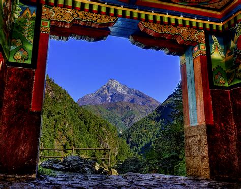 Sacred Khumbila Mountain At Nepal Gpstrackstv Jorge Y Sandra Flickr