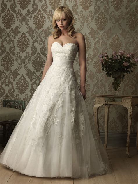 Romantic A Line Sweetheart Tulle Lace Wedding Dress With Flowers Sash Buttons