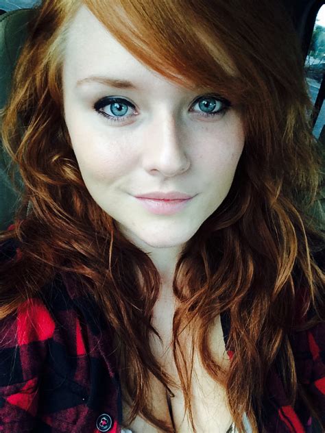 Savethembigfatfunkywhales “same Pose Different Pictureha ” Gorgeous Redhead Gorgeous Eyes