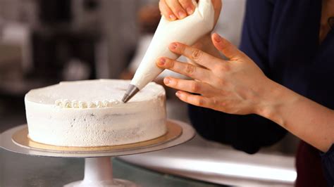 Cake Decorating With Fresh Cream Baking Class