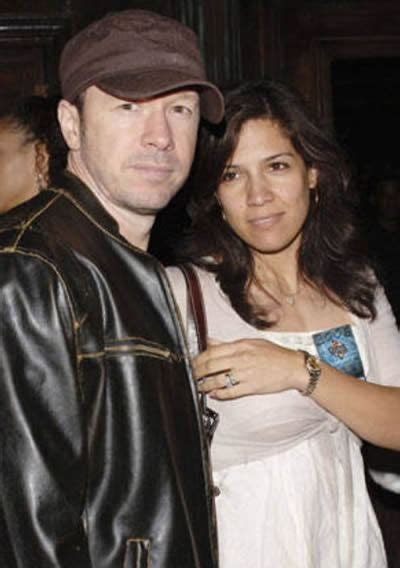 Shannon is a former football tight end who played for the denver broncos and baltimore ravens of the nfl. Kimberly Fey Bio, Age, Family, Sons, Donnie Wahlberg, Birthday