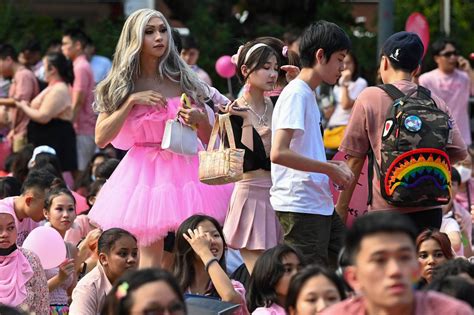 singapore s pink dot gay pride rally returns as mp from ruling party attends for first time