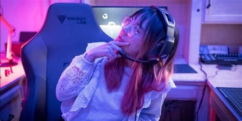 Top 7 Most Popular Female Streamers On Twitch 2020 Not A Gamer