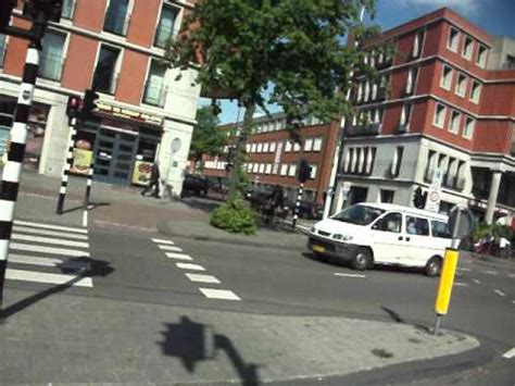 Scheveningers sprekende haagse gemeenteraad is vanmiddag bijeengekomen voor een spoeddebat over de ellende en onrust in scheveningen en over de rellen in de schilderswijk, eerder deze maand. schilderswijk den haag erg gevaarlijk - YouTube