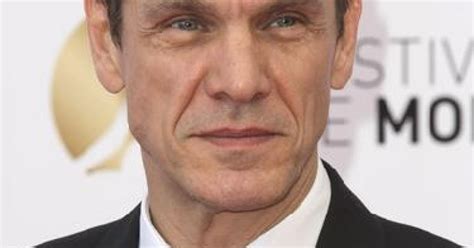 Ma solitude.com / les yeux revolvers. Marc Lavoine Acteur, Chanteur, Interprète, Voix Off VF | Premiere.fr