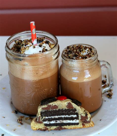 To make it, they blend the coffee, mocha sauce and chips with. Mocha Oreo Cookie Crumble Frappuccino-Starbucks - 5 Star ...