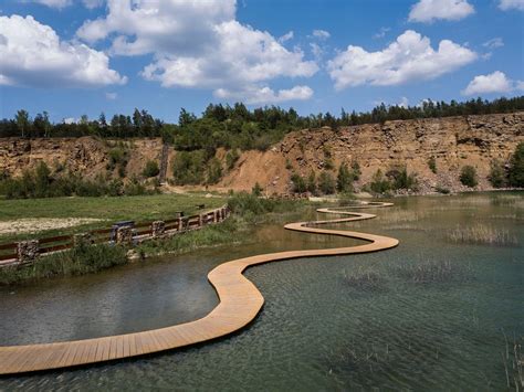 Park gródek w jaworznie, zbiornik wydra z wodą w lazurowym kolorze, kamieniołom, diving marina koparki, panorama. Miasta Idei w Jaworznie. Dlaczego miasta muszą inwestować ...