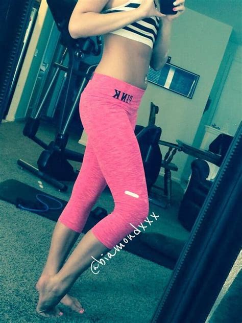 Fit Babe Krystal Shay Pulls Down Her Yoga Pants Photos My Xxx Hot Girl