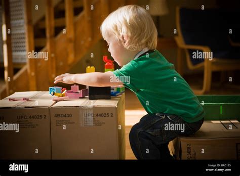 Juguetes Para Niño Fotos E Imágenes De Stock Alamy
