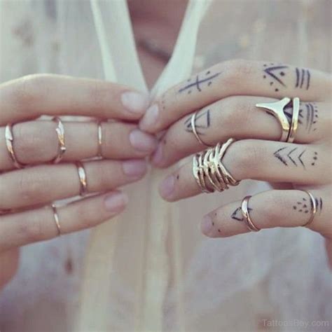 Drawings on fingers or toes apply to both men and women. Finger Tattoos | Tattoo Designs, Tattoo Pictures