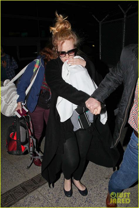 Adele And Baby Land In Los Angeles For Golden Globes Photo 2788774