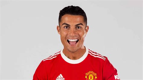 Exclusive Ronaldos First Photos In New United Kit Manchester United