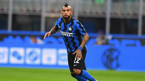 The chilean's move to the san siro sees him reunite with inter boss antonio conte, with whom he won three serie. Medio italiano destacó a Arturo Vidal como el "hombre ...