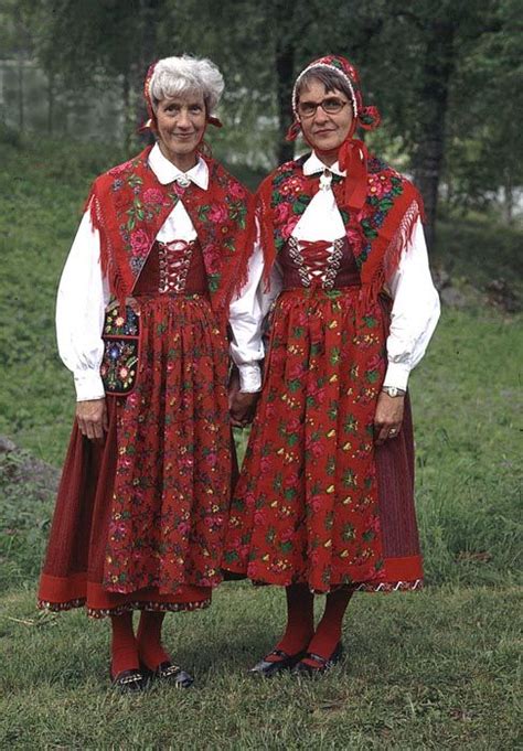 Ladies Folklore A Photo From Dalarna Svealand Trekearth Swedish Clothing Swedish Dress