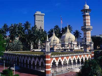 3.13518, 101.7183) is a mosque along jalan tun razak , at the intersection with jalan cochrane. Masjid Jamek Kuala Lumpur - Malaysia Tourist & Travel Guide