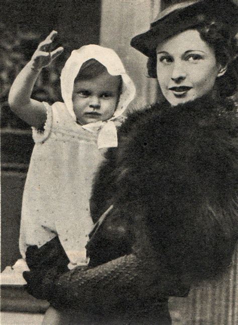 Vivien Leigh With Her Daughter Suzanne