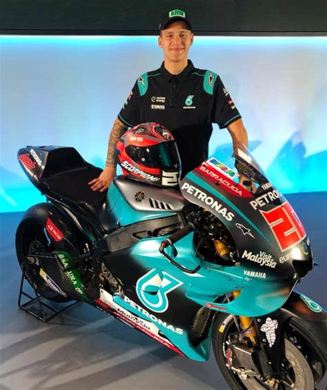 Bored motogp riders are doing the 10 touches challenge at home. Casque : Scorpion de retour en MotoGP avec Fabio Quartararo