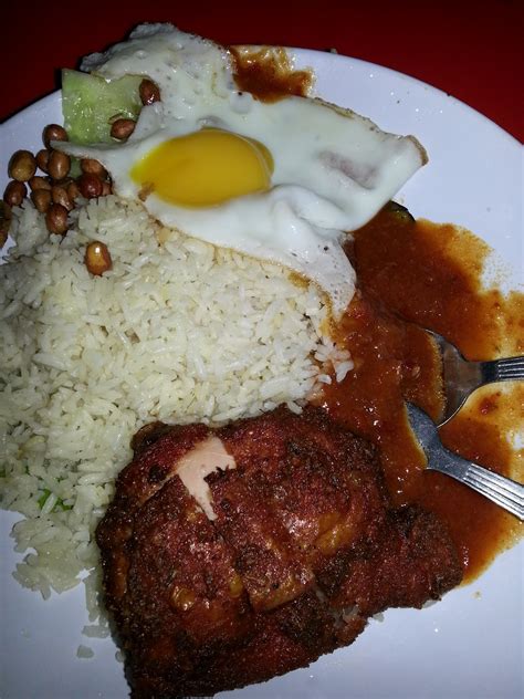 On the whole, the nasi lemak dishes were good and well cooked (the beef and sotong were tender) but nothing to write home about. Tamago Boro: Nasi Lemak Ayam @ Bumbung P.J Ibumie, Seapark, PJ