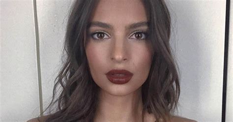 Emily Ratajkowski Leaves Fans Breathless With Insane Cleavage Daily Star
