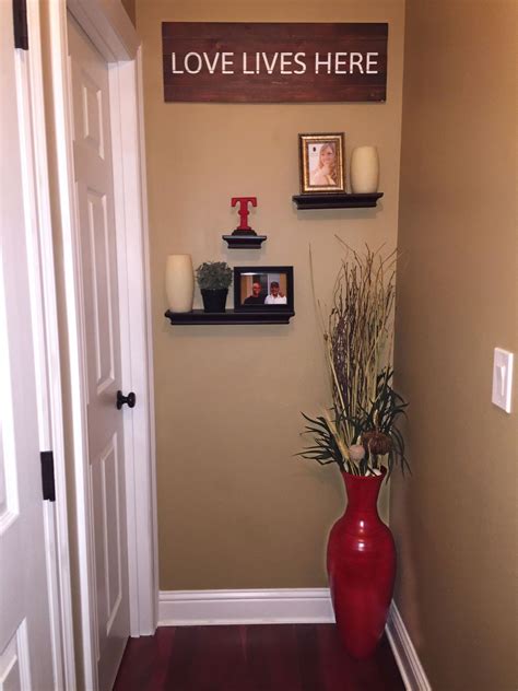 On the hunt for more hallway ideas? Cute idea to decorate the end of a hallway. Floating ...