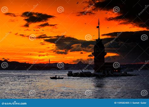 Torre De Las Doncellas En Ciudad Del Estrecho De Bosphorus Estambul