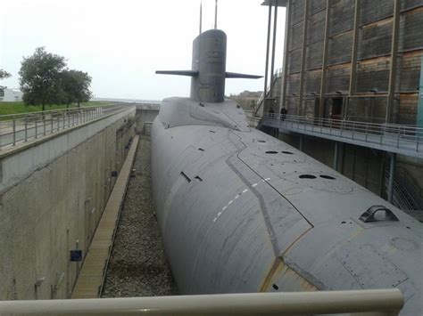 le redoutable est le premier sous marin français destiné à être nucléaire photo prise a