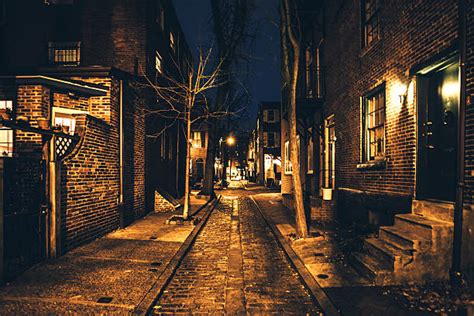 120 Dark Victorian Alley Stock Photos Pictures And Royalty Free Images