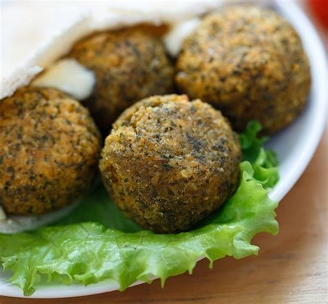 È la prima linea di carni interamente biologiche. Polpette alle lenticchie e spinaci - Casa di Vita