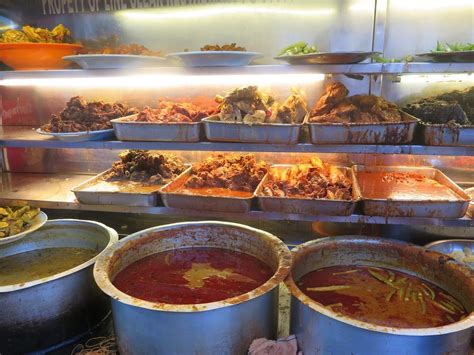 Line clear is located inside an alleyway/lorong along penang road, it's highly favored by penang locals as well as tourists. Nasi Kandar Line Clear - Penang Food Guide | The Travellist