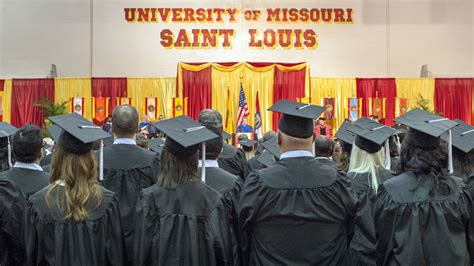 December Graduation Applauds Nearly 700 New Umsl Alumni Umsl Daily