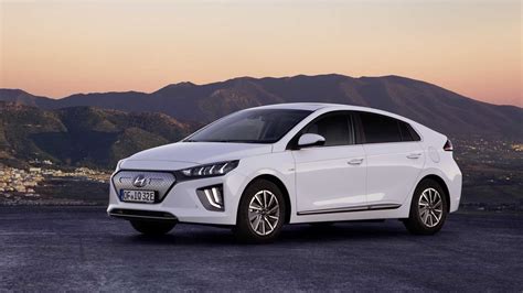Over 2 users have reviewed ioniq hybrid on basis of features, mileage, seating comfort, and. Everything We Know: New Hyundai IONIQ Electric, Including ...