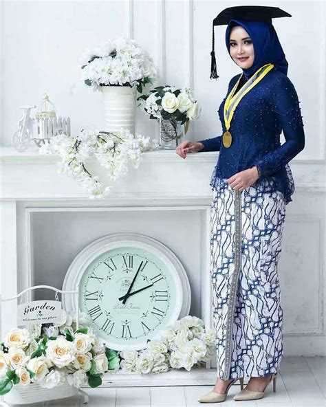 Model Kebaya Wisuda Terbaru 2019 Hijab Style Hijab Terbaru