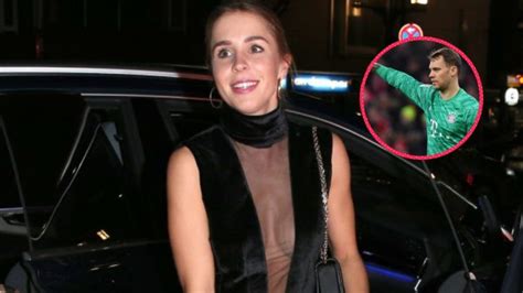 Ist der jungen studentin der öffentliche rummel zu viel geworden? Manuel Neuer liebt Anika Bissel - und plötzlich meldet ...