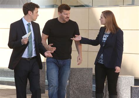 Bones Season 10 Spoilers Who Died In The Premiere The Conspiracy