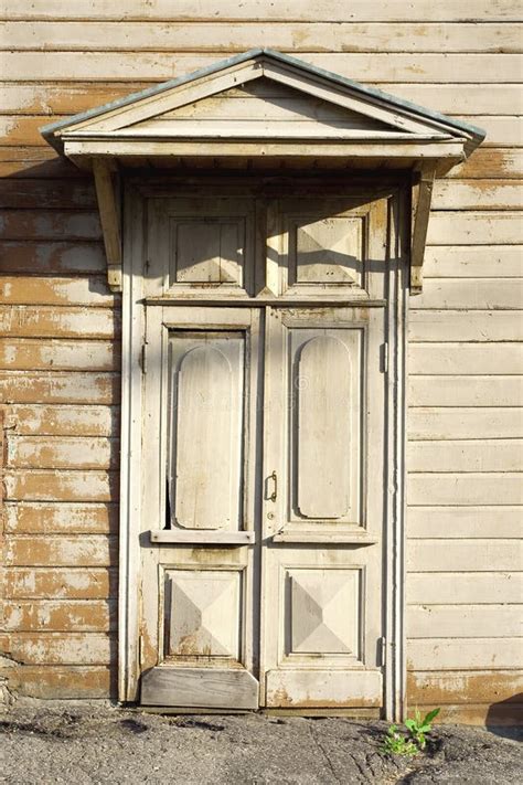 The Front Door Of The Old House Stock Photography Image 26457022
