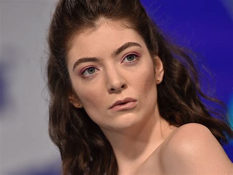 lorde cancels israel concert keeps russia tour dates intact