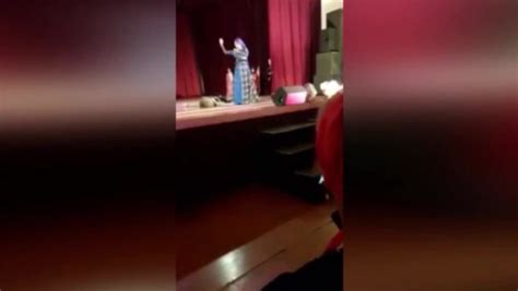 Graphic Video Man Dies On Stage After Dancing And Gets Round Of